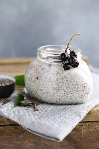 Chia Pudding Med Bär För Hälsosam Kost — Stockfoto