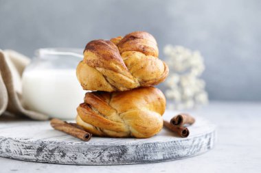 tarçınlı çörek, pişirme Geleneksel İsveççe