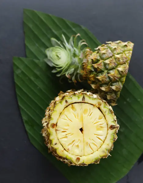 Reife Ananas Aus Tropischen Früchten — Stockfoto