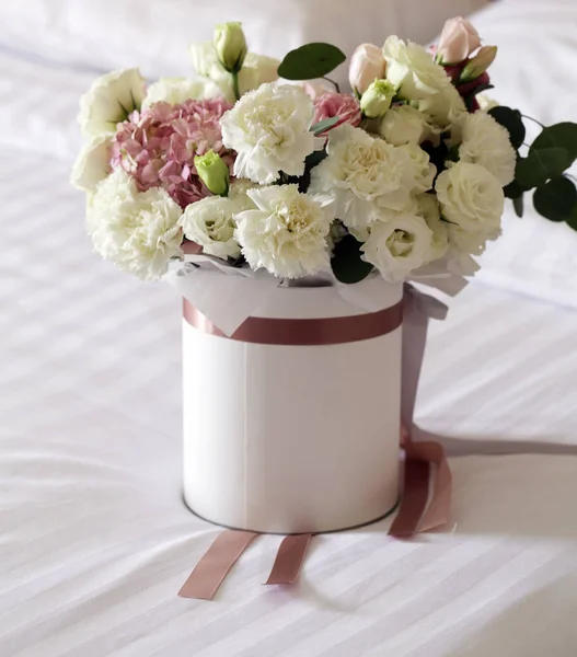 Delightful Bouquet White Pink Colors Gift Box — Stock Photo, Image