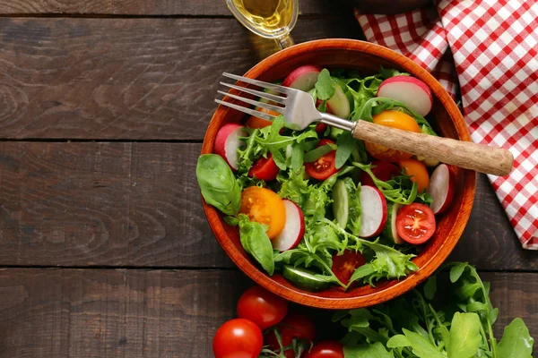 domates ve turp ile taze salata