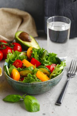 domates ve turp ile taze salata