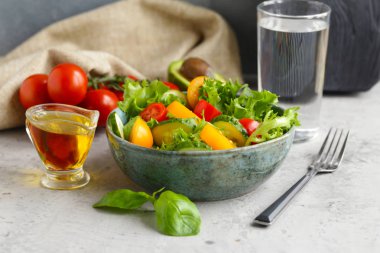 domates ve turp ile taze salata