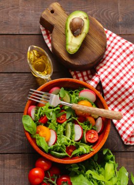 domates ve turp ile taze salata