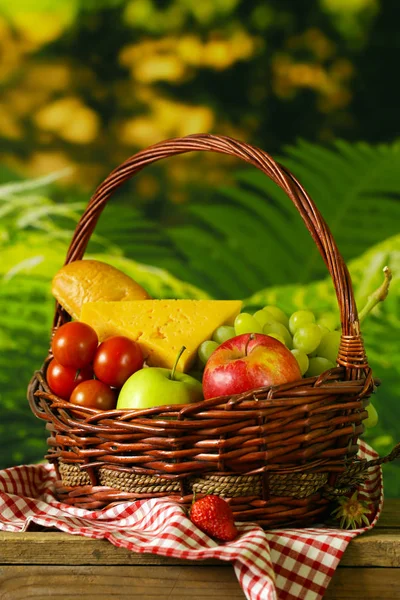 Basket Picnic Products Wooden Background — Stock Photo, Image