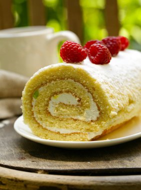 tatlı taze çilek, rustik tarzı ile bisküvi rulo