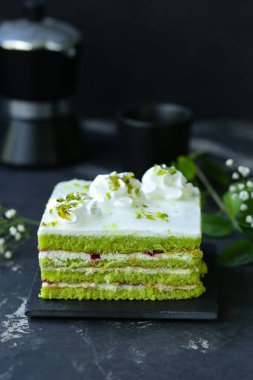 tereyağı kremalı yeşil antep fıstığı kek, tatlı