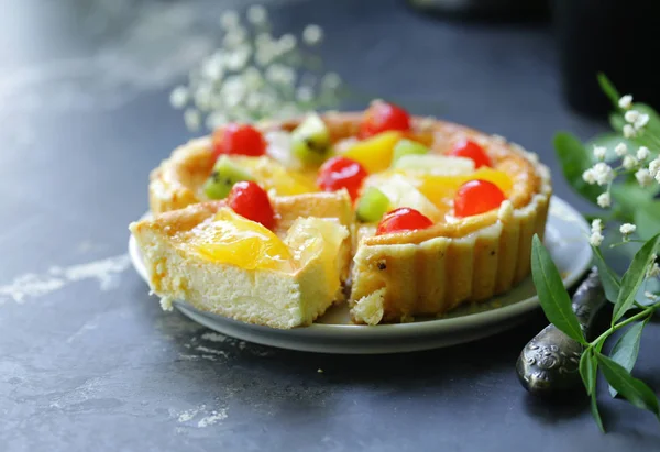 Sobremesa Mini Torta Com Queijo Cottage Bagas Frutas — Fotografia de Stock