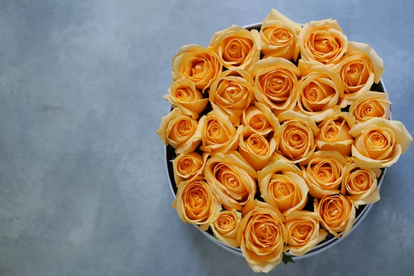 Mooie Oranje Rozen Voor Gefeliciteerd Cadeau — Stockfoto