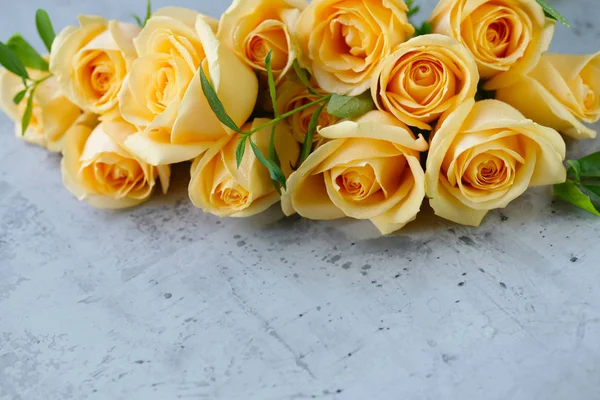 Wunderschöne Orangefarbene Rosen Für Glückwünsche Und Geschenk — Stockfoto