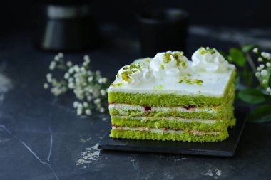 tereyağı kremalı yeşil antep fıstığı kek, tatlı