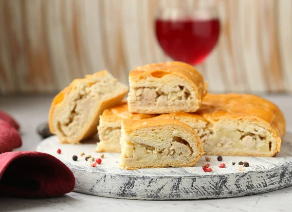 Hemlagad Köttpaj Med Kyckling Och Potatis — Stockfoto