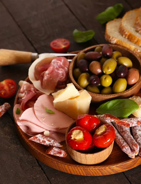 Comida Italiana Presunto Azeitonas Queijo Tomate — Fotografia de Stock