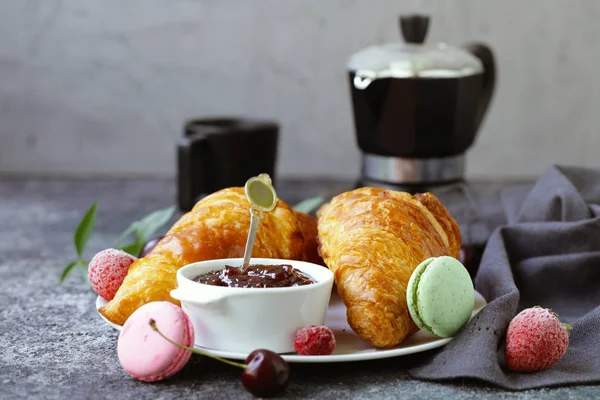 Traditionell Fransk Croissant Till Frukost — Stockfoto