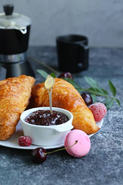 Croissant Francês Tradicional Para Café Manhã — Fotografia de Stock