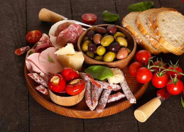 Comida Italiana Presunto Azeitonas Queijo Tomate — Fotografia de Stock