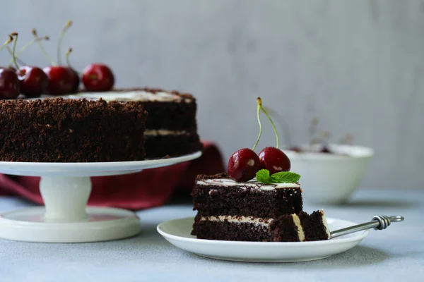 Chocolate Cake Fresh Sweet Cherry — Stock Photo, Image
