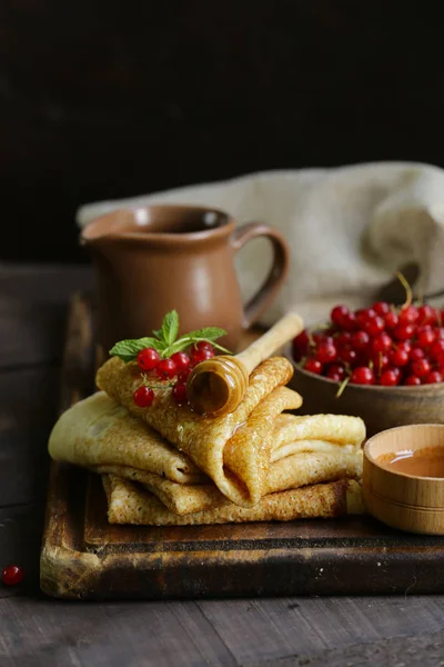 Thin Pancakes Berries Honey — Stock Photo, Image