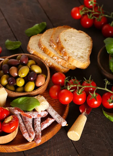 Comida Italiana Presunto Azeitonas Queijo Tomate — Fotografia de Stock