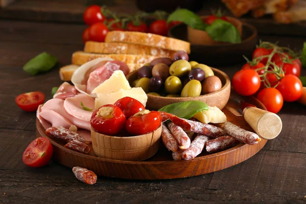 Comida Italiana Presunto Azeitonas Queijo Tomate — Fotografia de Stock