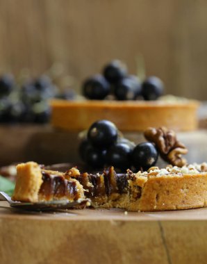 çilek ve fındık ile çikolata tartlets