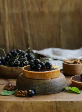 çilek ve fındık ile çikolata tartlets