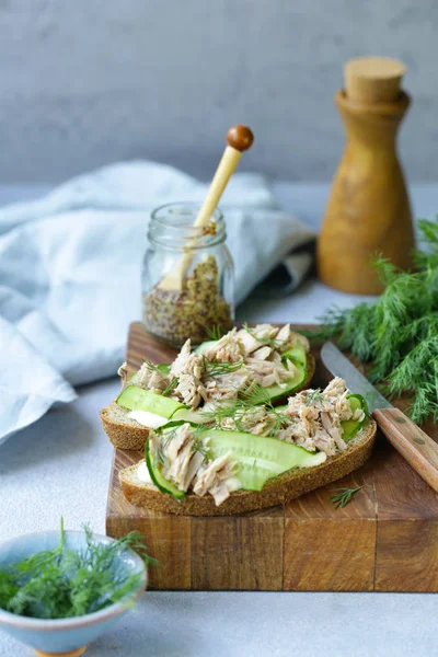 Sandwich Tuna Cucumber — Stock Photo, Image