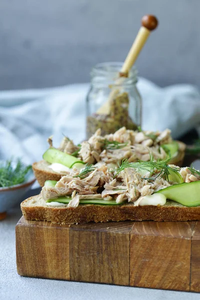 Sandwich Tuna Cucumber — Stock Photo, Image