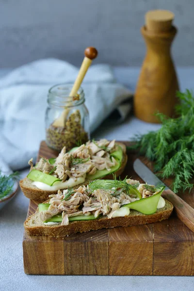 Sandwich Tuna Cucumber — Stock Photo, Image