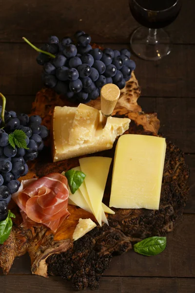 Cheeseboard Wooden Table Rustic Style — Stock Photo, Image