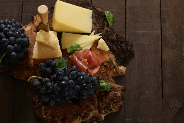 Cheeseboard Wooden Table Rustic Style — Stock Photo, Image