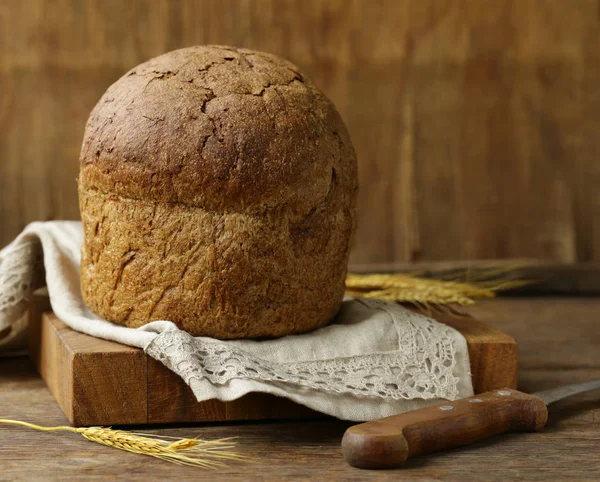 Tahtada Yapımı Çavdar Ekmeği — Stok fotoğraf