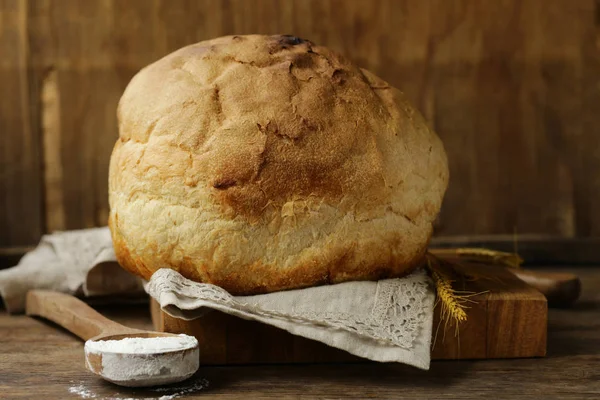 Tahtada Yapımı Çavdar Ekmeği — Stok fotoğraf