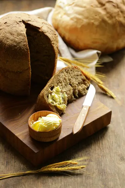 Domácí Žitný Chléb Dřevěné Desce — Stock fotografie