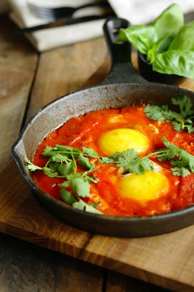 Los Huevos Fritos Cacerola Con Salsa Tomate Shakshuka — Foto de Stock