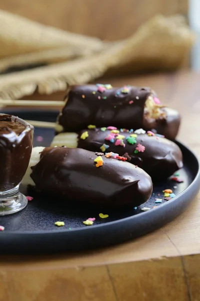 Iced Chocolade Banaan Een Bord — Stockfoto