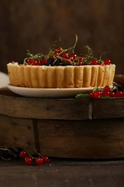 Masada Meyve Berry Kuş Üzümü Pasta Rustik Tarzı — Stok fotoğraf