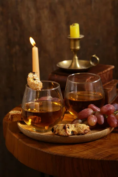 Postre Vino Blanco Biscotti Una Mesa Madera — Foto de Stock