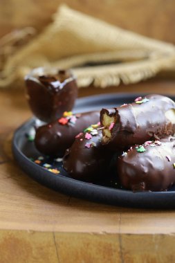 bir tabaktabakta buzlu çikolatamuz