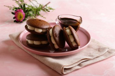 tatlı için marshmallows ile çikolatalı kurabiye