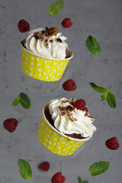 Cupcakes Crème Aux Framboises Pour Dessert — Photo