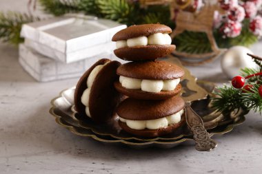 noel masasında tatlılar ve tatlılar