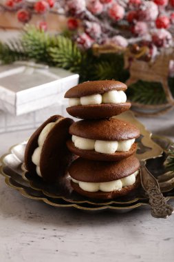 noel masasında tatlılar ve tatlılar