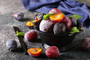 masada taze organik kırmızı erik