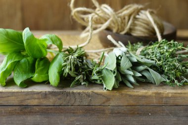 taze organik yeşil kokulu otlar