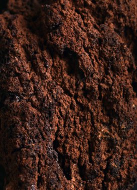 siyah bir arka plan üzerinde Etna volkanik kaya