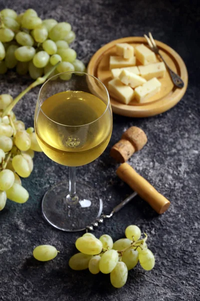 Стакан Белого Вина Зеленого Винограда — стоковое фото