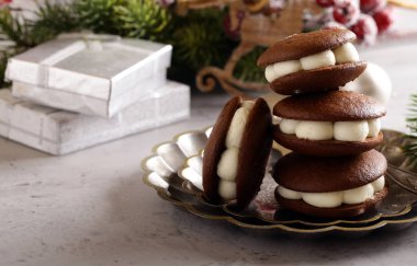 noel masasında tatlılar ve tatlılar