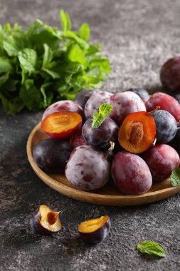 masada taze organik kırmızı erik