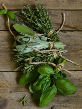 taze organik yeşil kokulu otlar